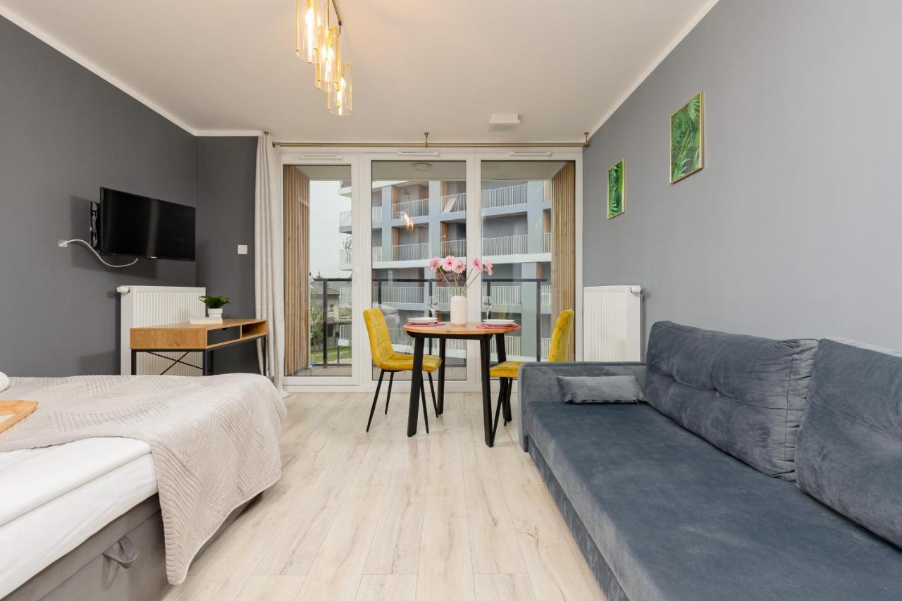 Butas Studio With Balcony Kokoryczki By Renters Warsaw