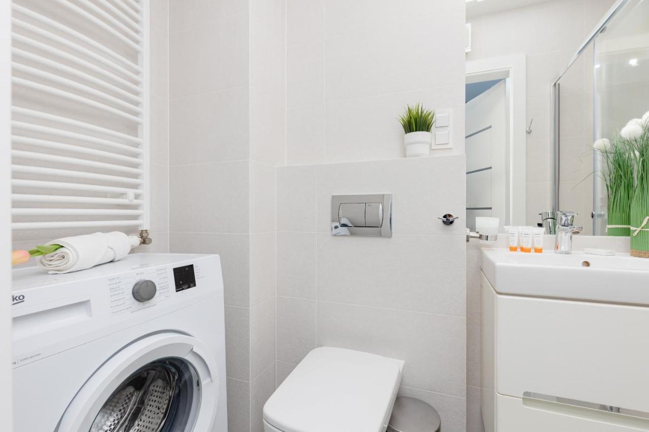 Studio With Balcony Kokoryczki By Renters Apartment *