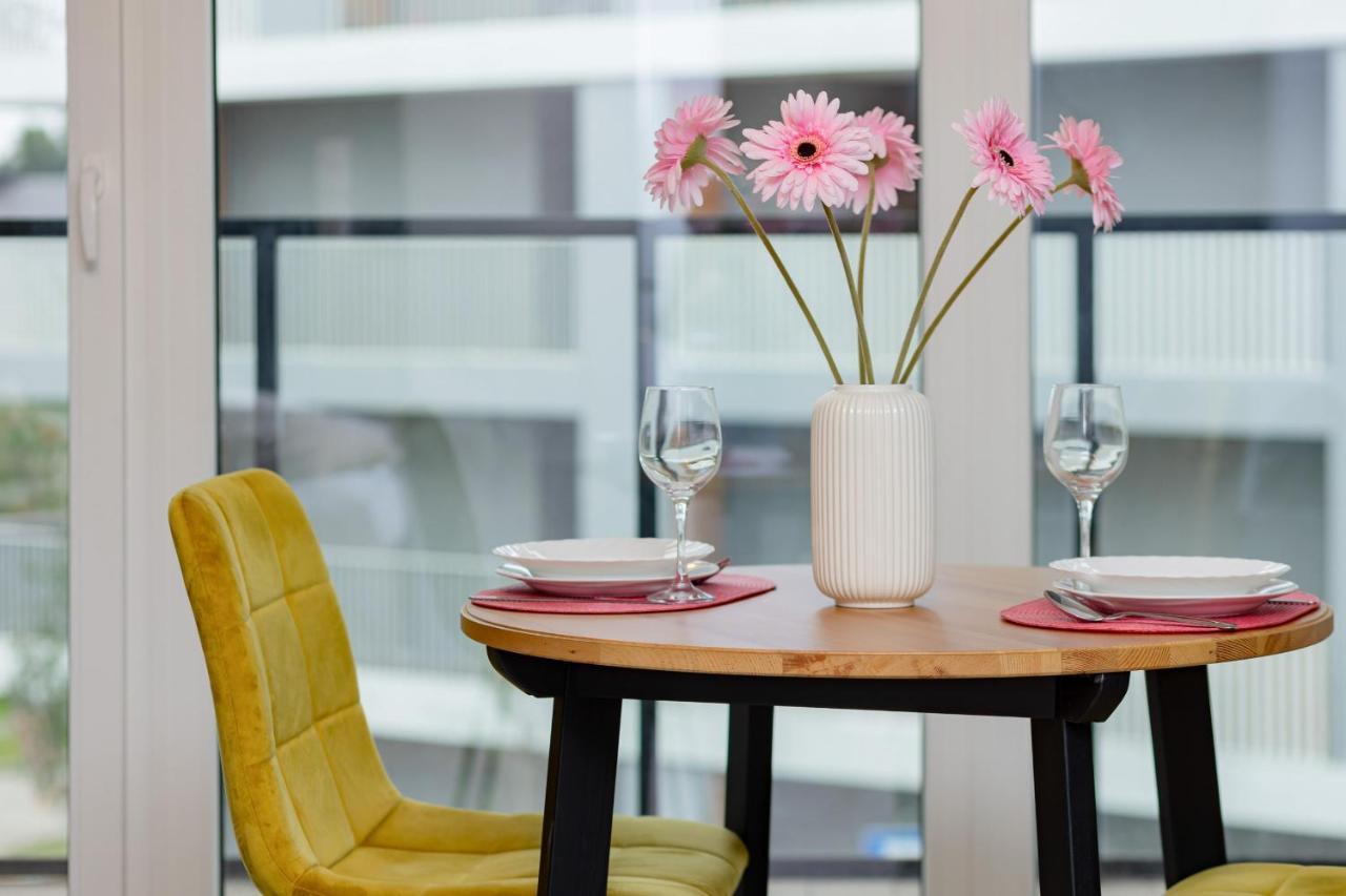 Studio With Balcony Kokoryczki By Renters Apartment Warsaw