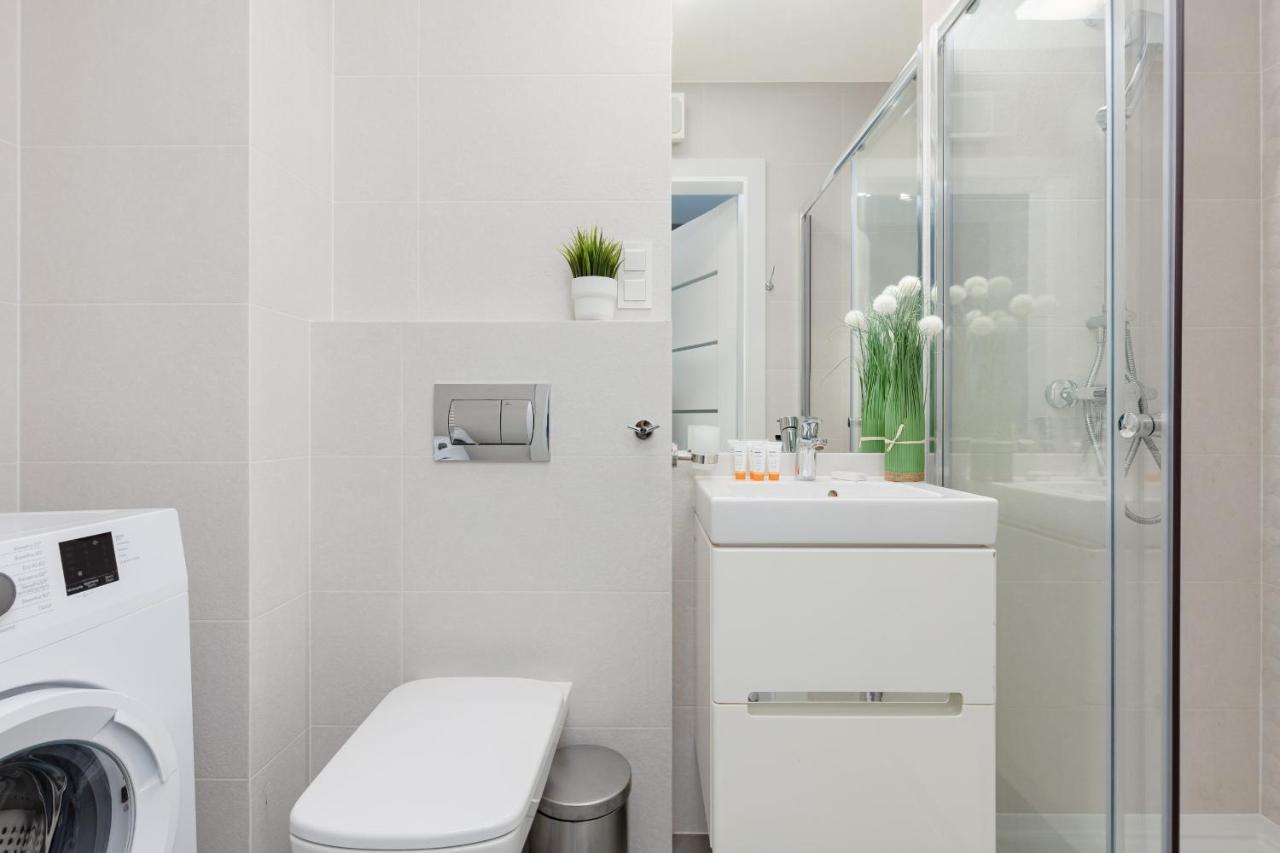 Studio With Balcony Kokoryczki By Renters Butas Warsaw